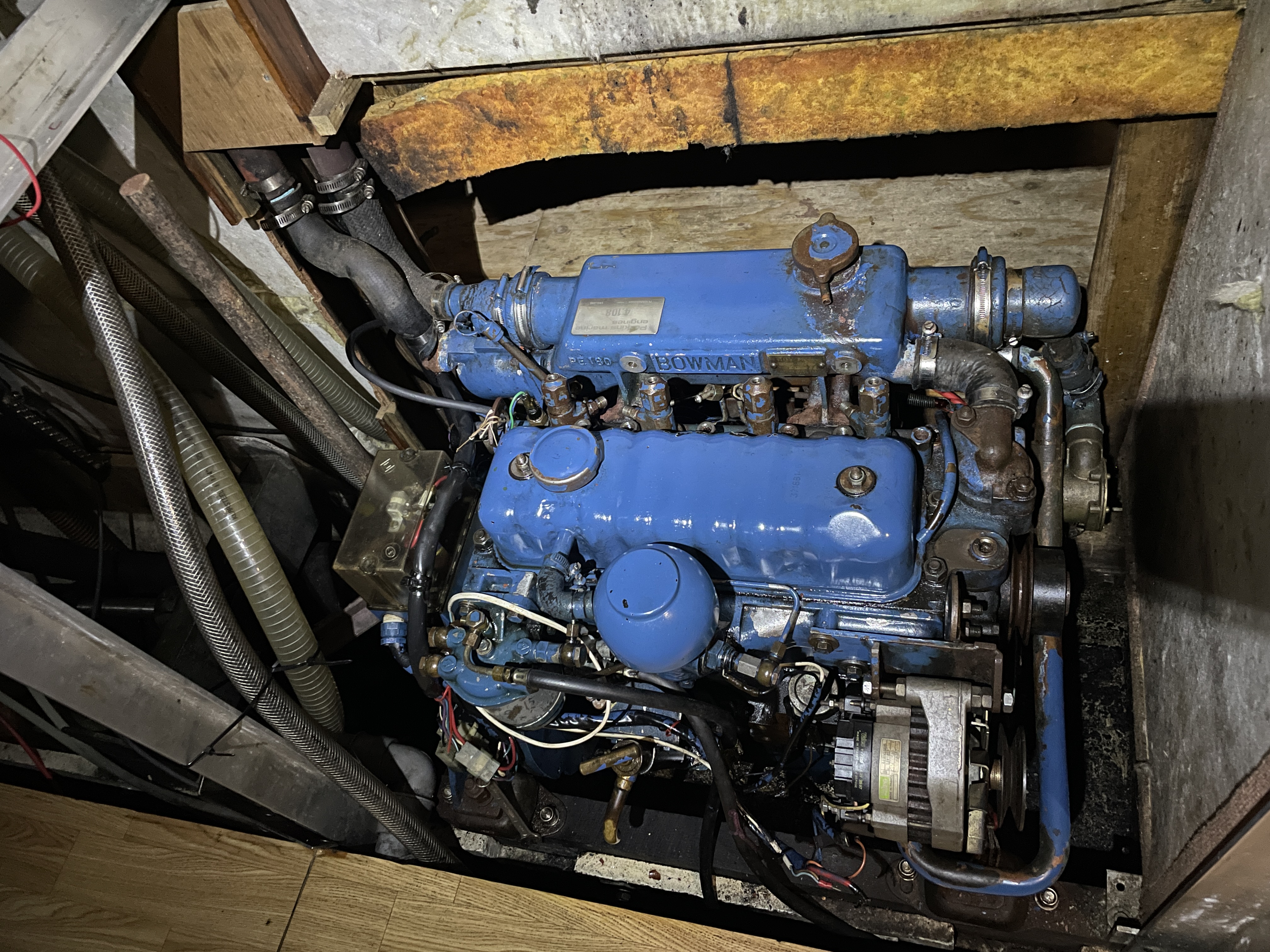 Perkins-motor i motorrom