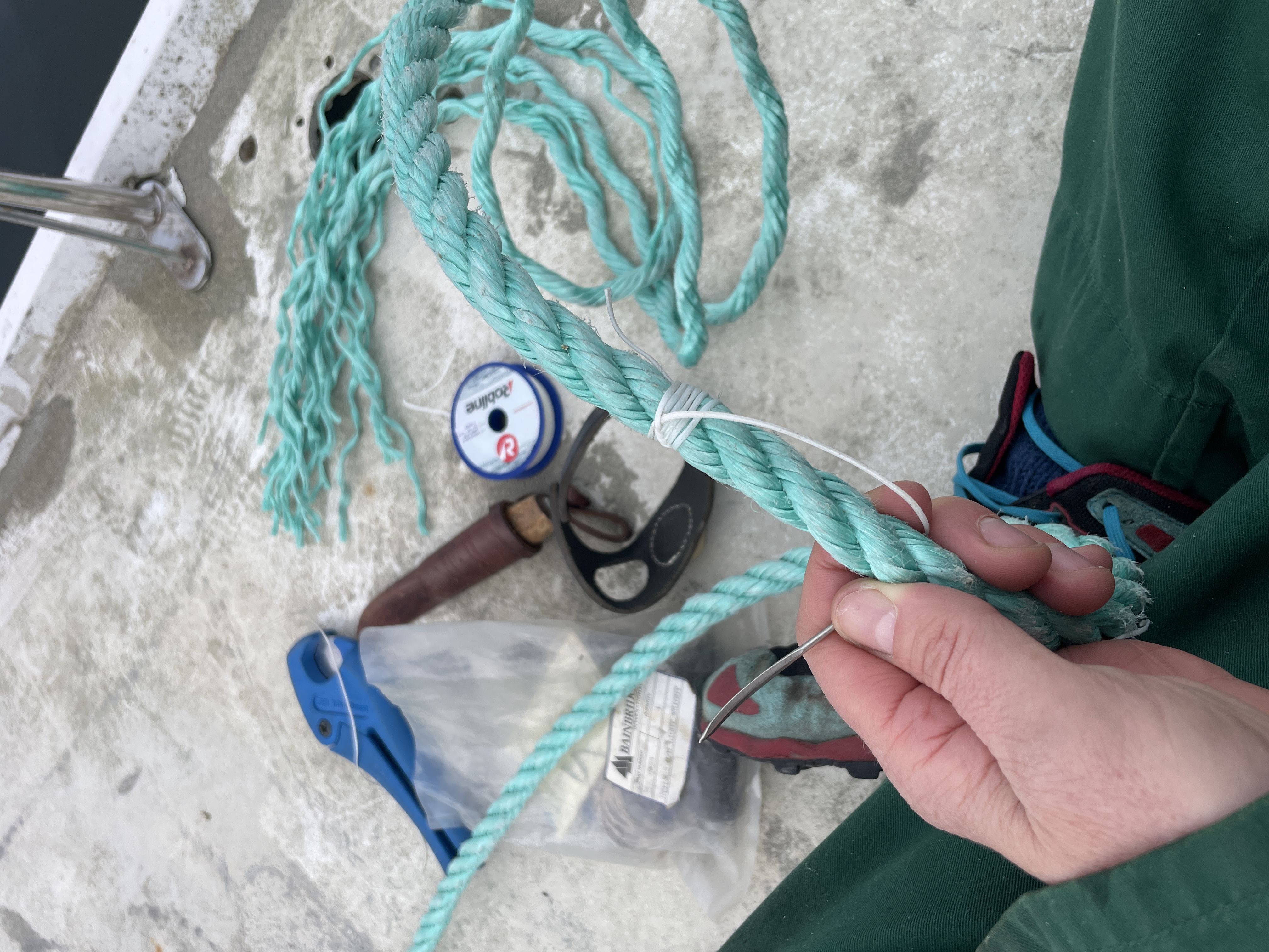 Motor eller utstyr løftet i stropp